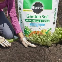 Miracle-Gro Soil & Soil Amendments 1.5-cu ft Garden Soil -Landscaping Sales Shop 09279091
