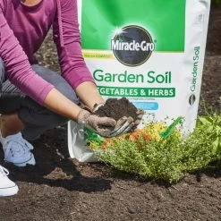 Miracle-Gro Soil & Soil Amendments 1.5-cu ft Garden Soil -Landscaping Sales Shop 09279092