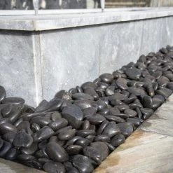 WonderLand Landscaping Rock 0.4-cu ft Black Decorative Rock -Landscaping Sales Shop 40316361 scaled