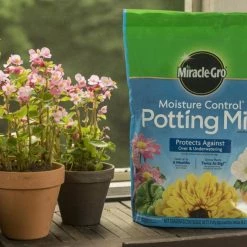 Miracle-Gro Soil & Soil Amendments 16-Quart Potting Soil Mix -Landscaping Sales Shop 42460246
